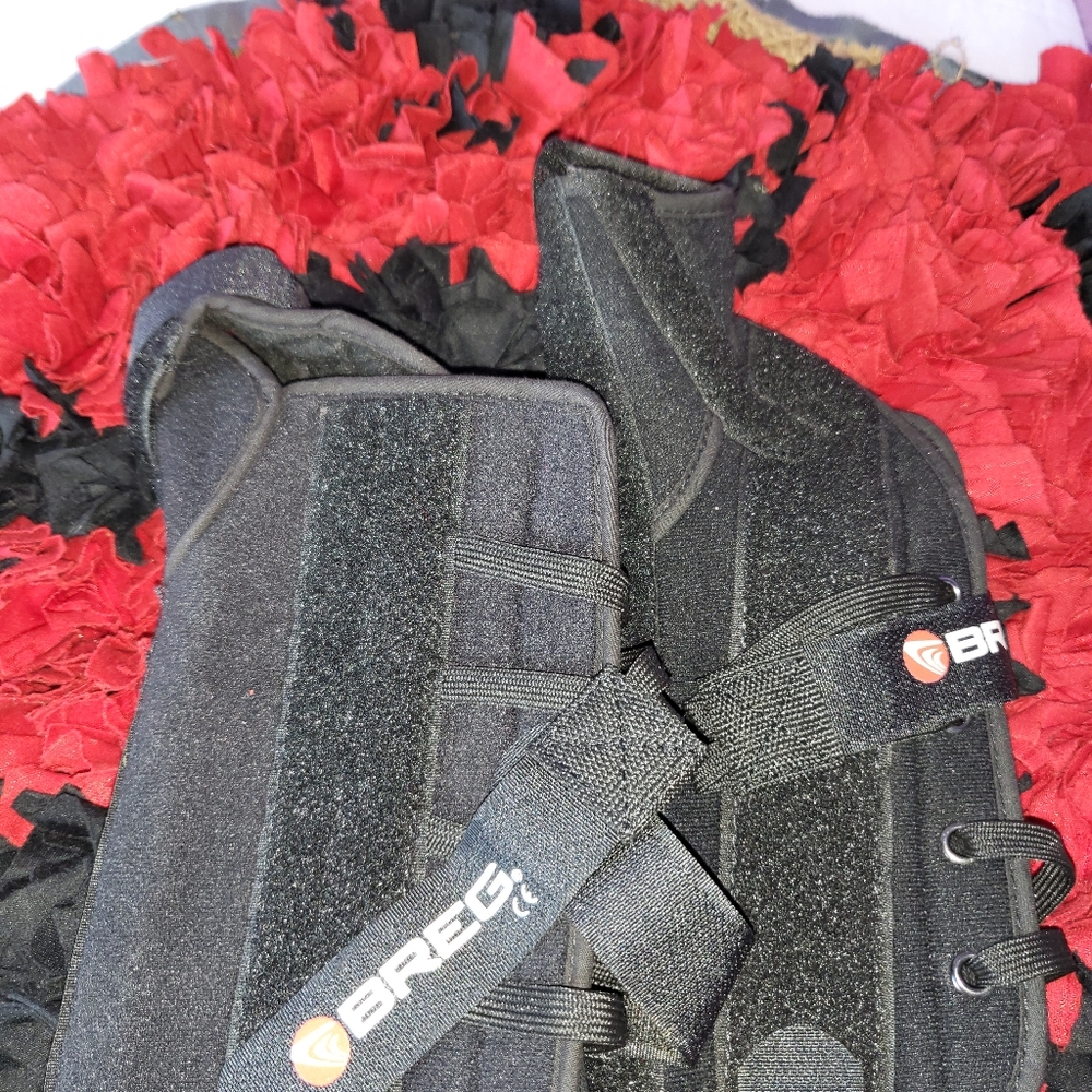 Breg Hand Brace.